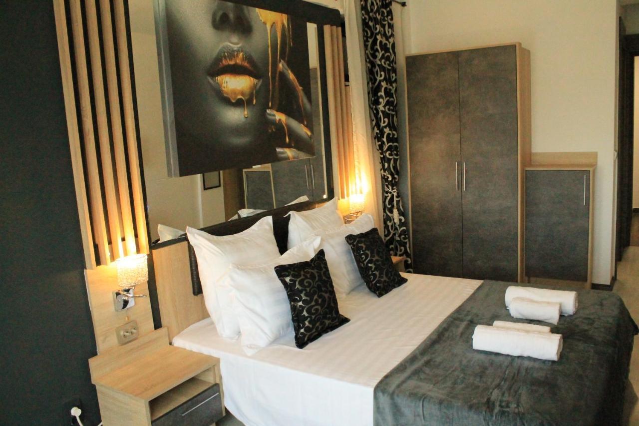 Theline Hotel Bukares Bagian luar foto