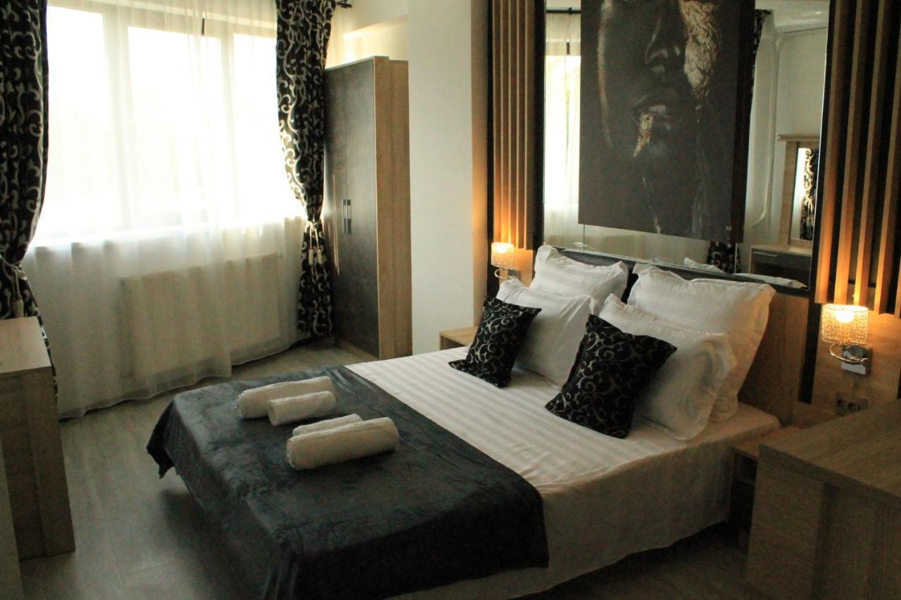 Theline Hotel Bukares Bagian luar foto