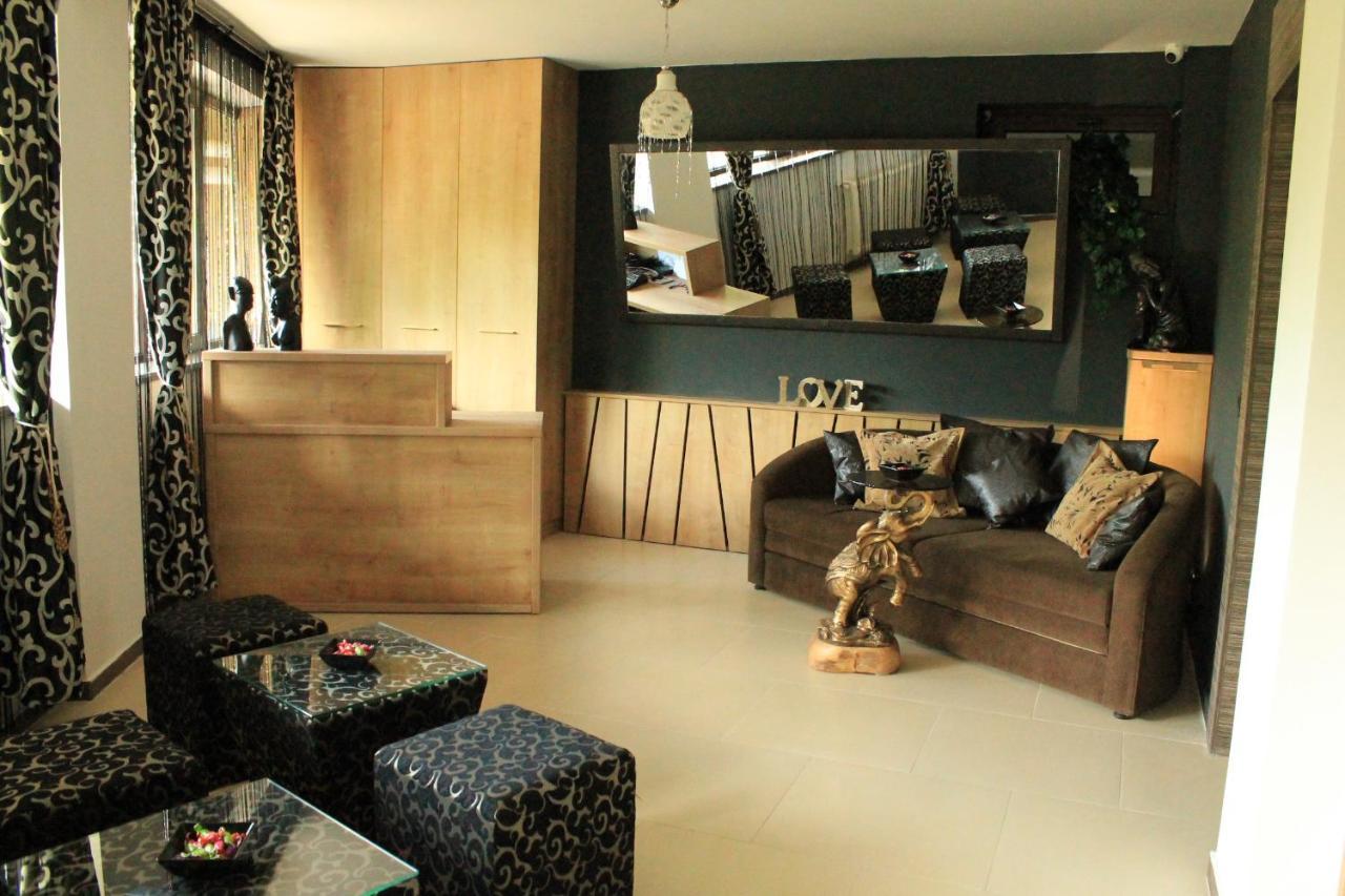 Theline Hotel Bukares Bagian luar foto