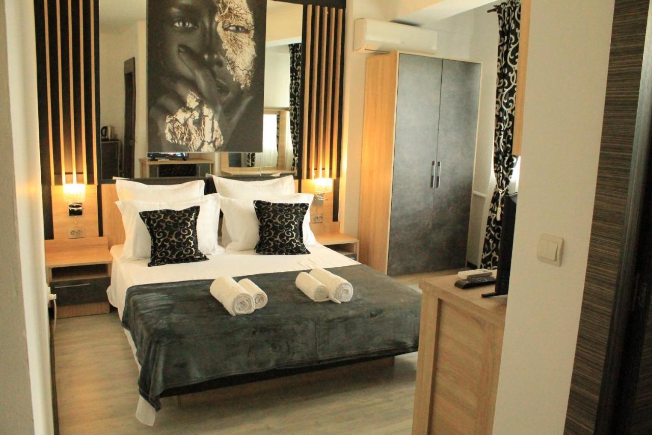 Theline Hotel Bukares Bagian luar foto