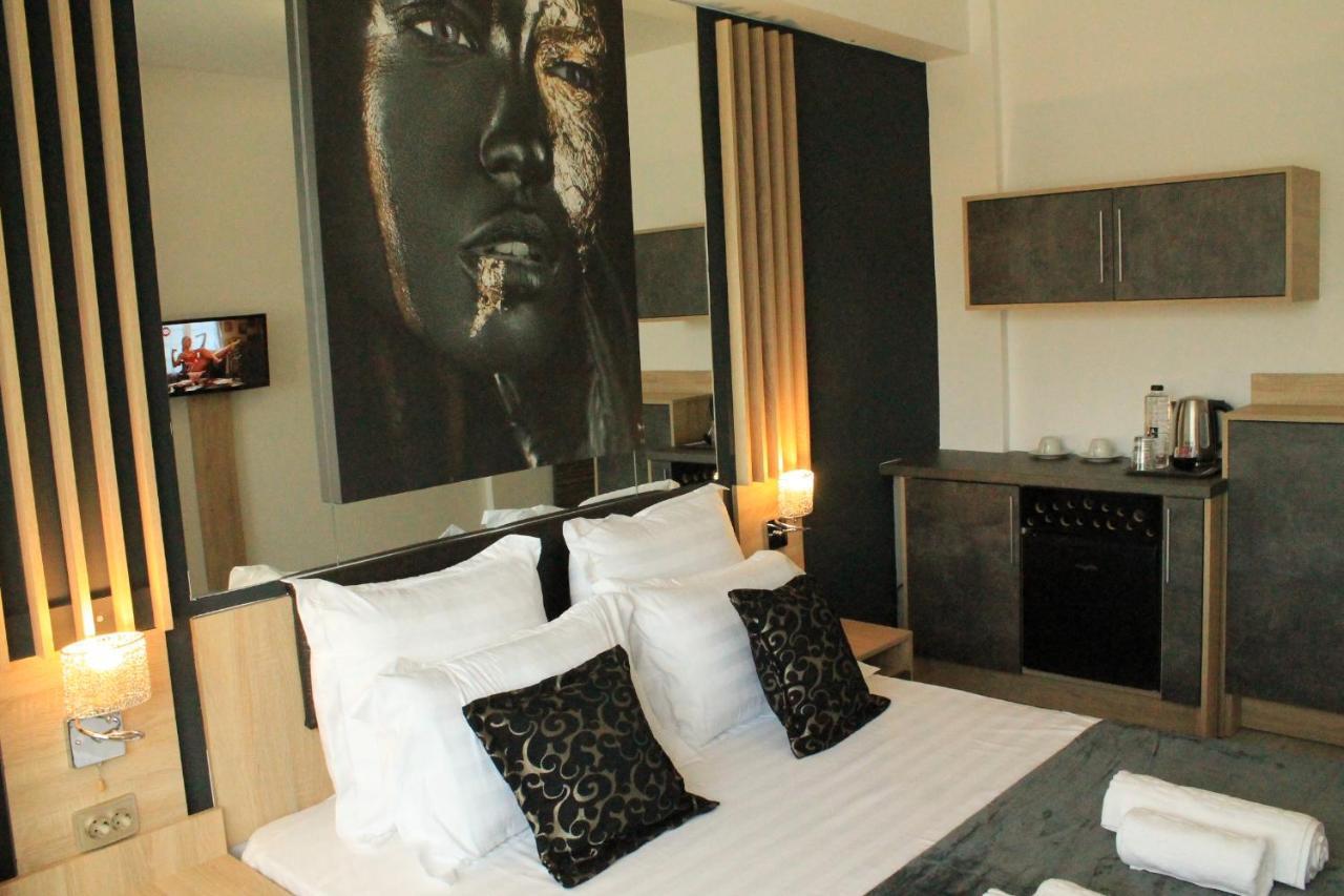 Theline Hotel Bukares Bagian luar foto