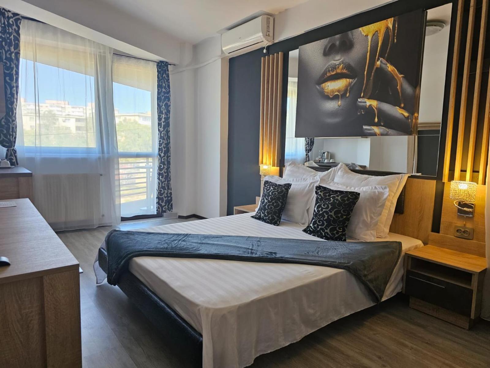 Theline Hotel Bukares Bagian luar foto