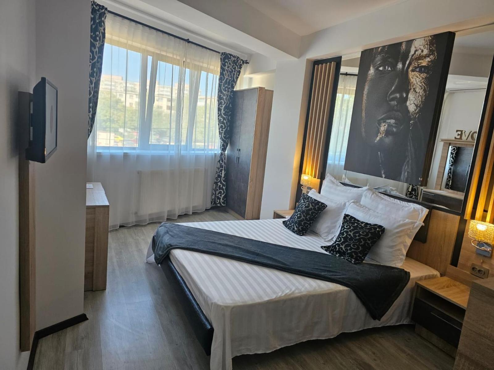 Theline Hotel Bukares Bagian luar foto