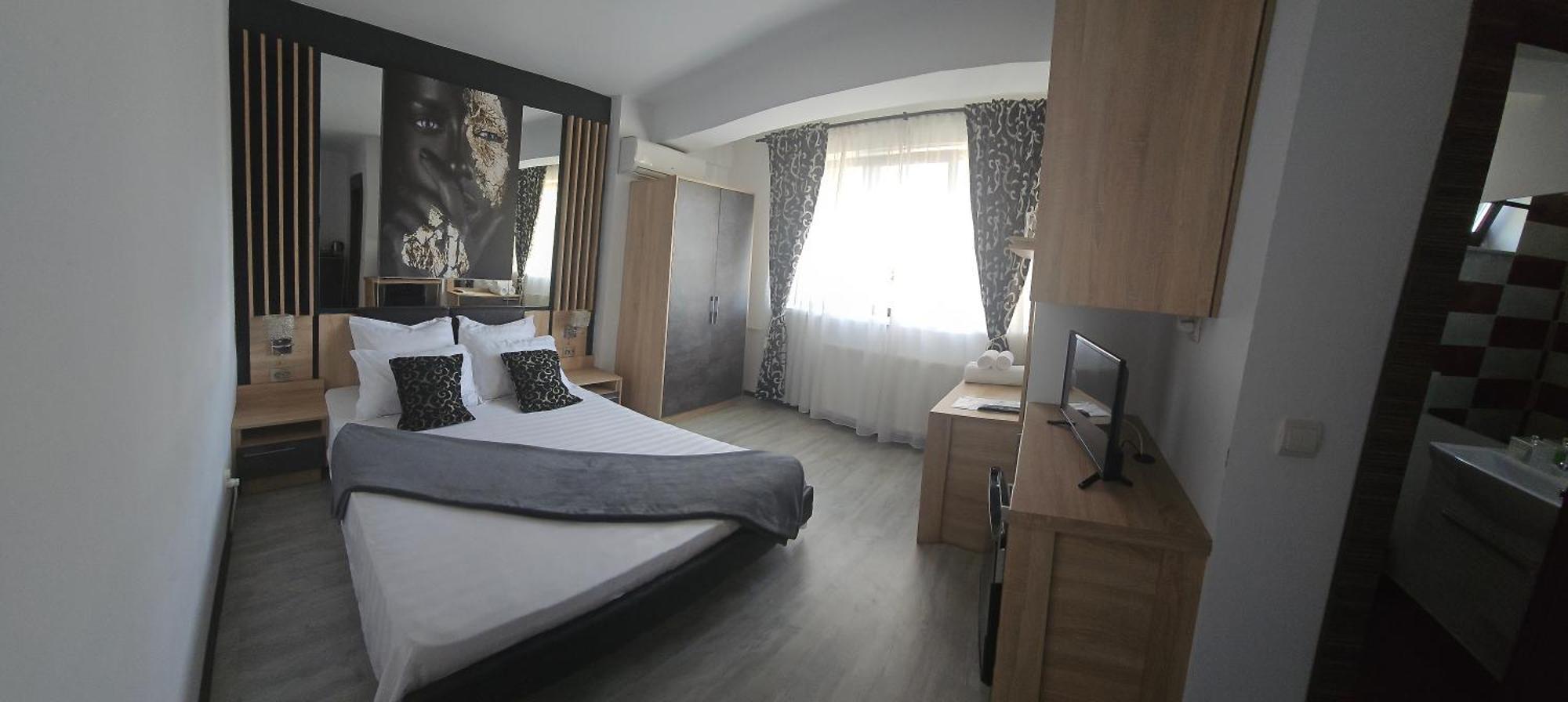 Theline Hotel Bukares Bagian luar foto