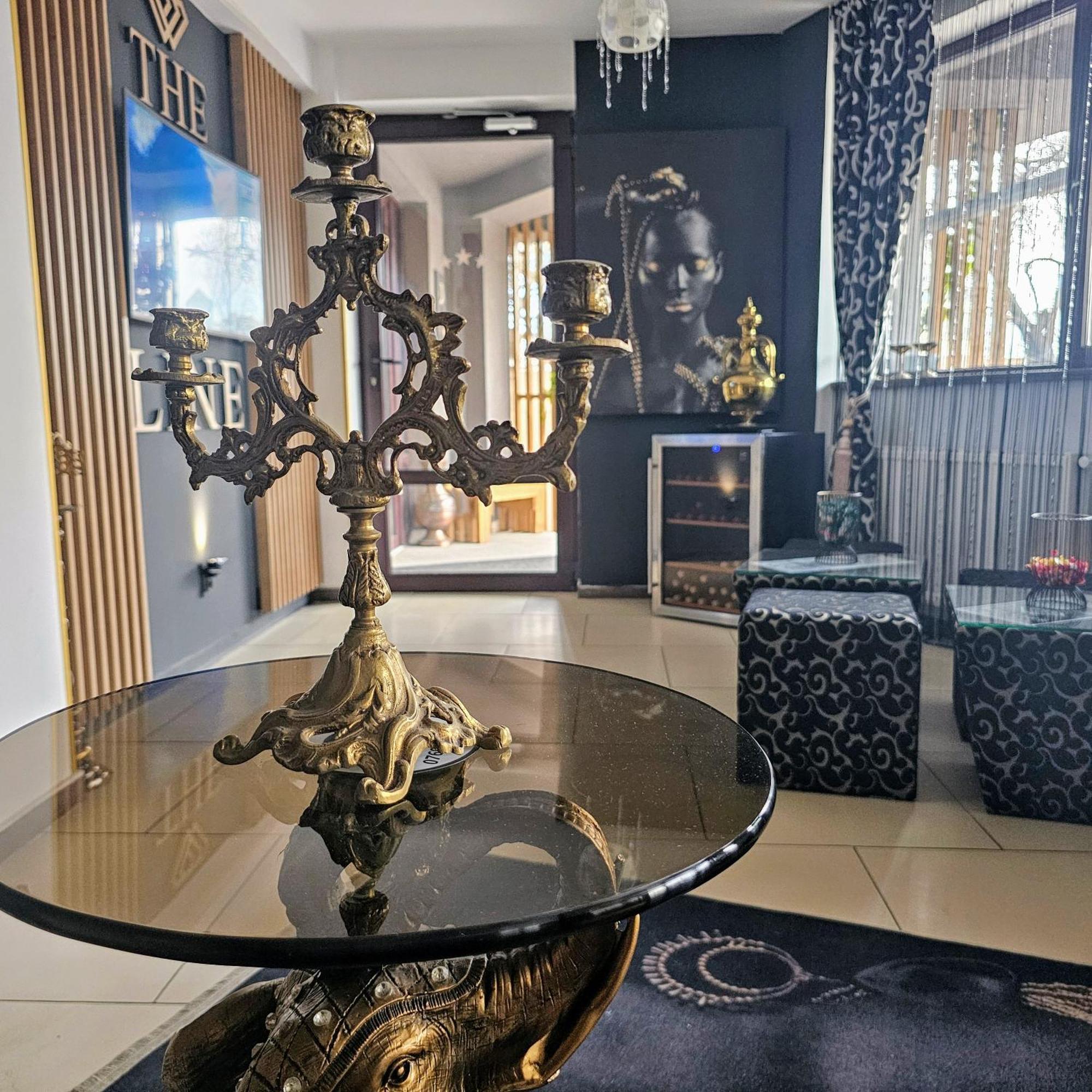 Theline Hotel Bukares Bagian luar foto