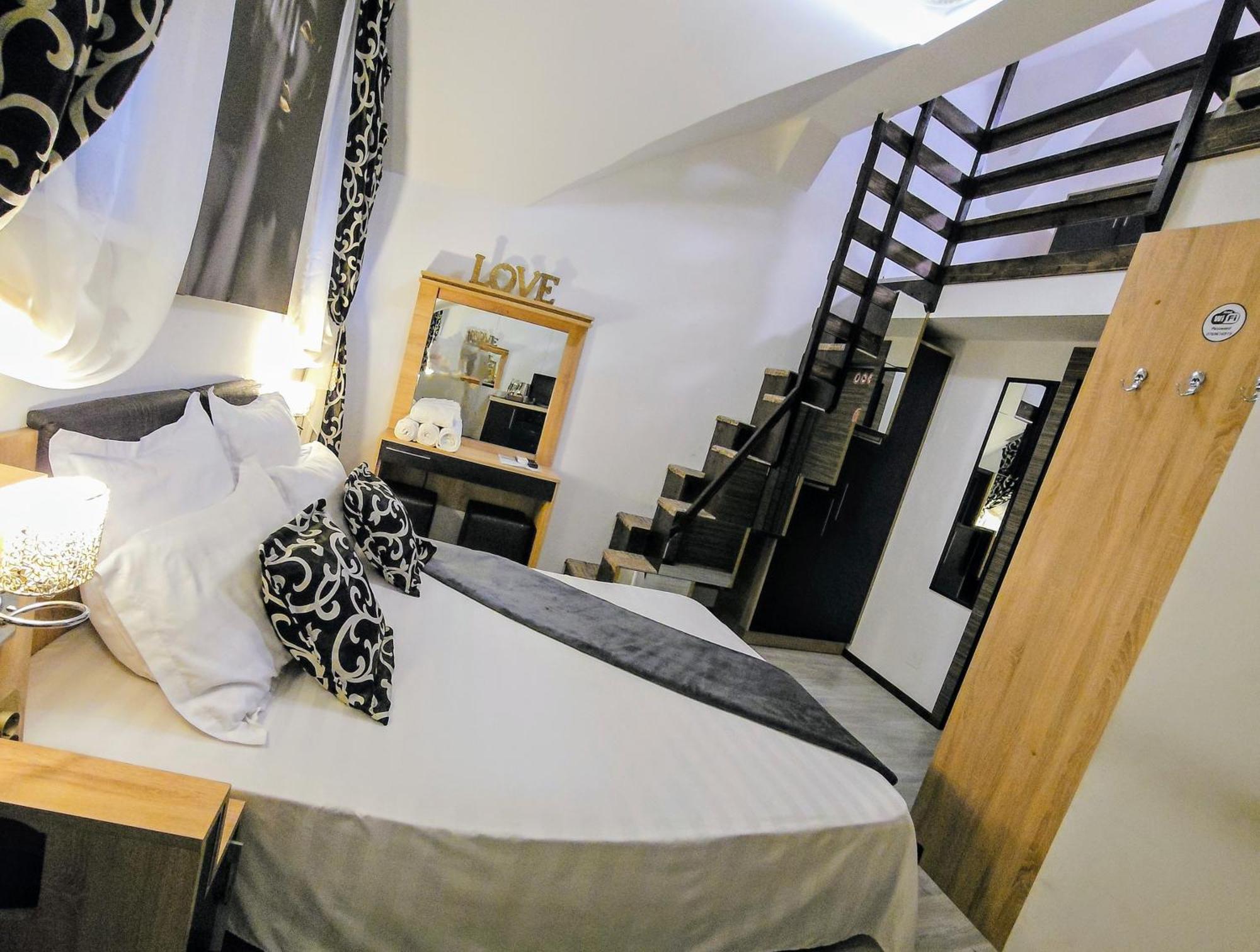 Theline Hotel Bukares Bagian luar foto