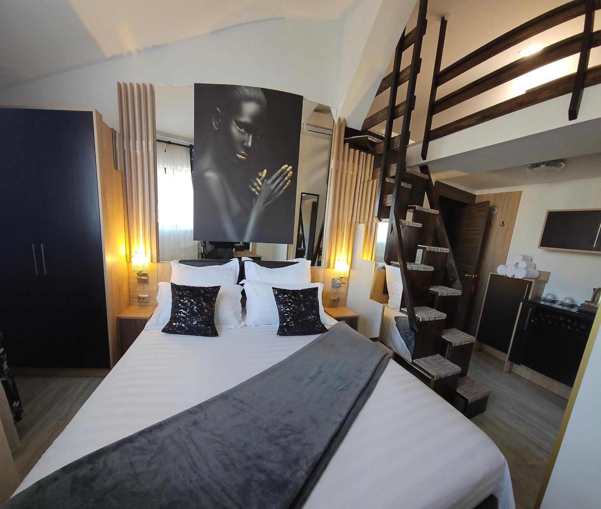 Theline Hotel Bukares Bagian luar foto